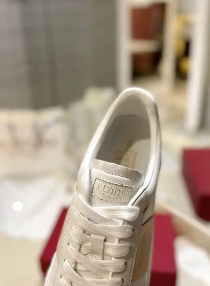 hype Valentino Sneakers