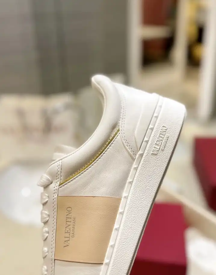 hype Valentino Sneakers