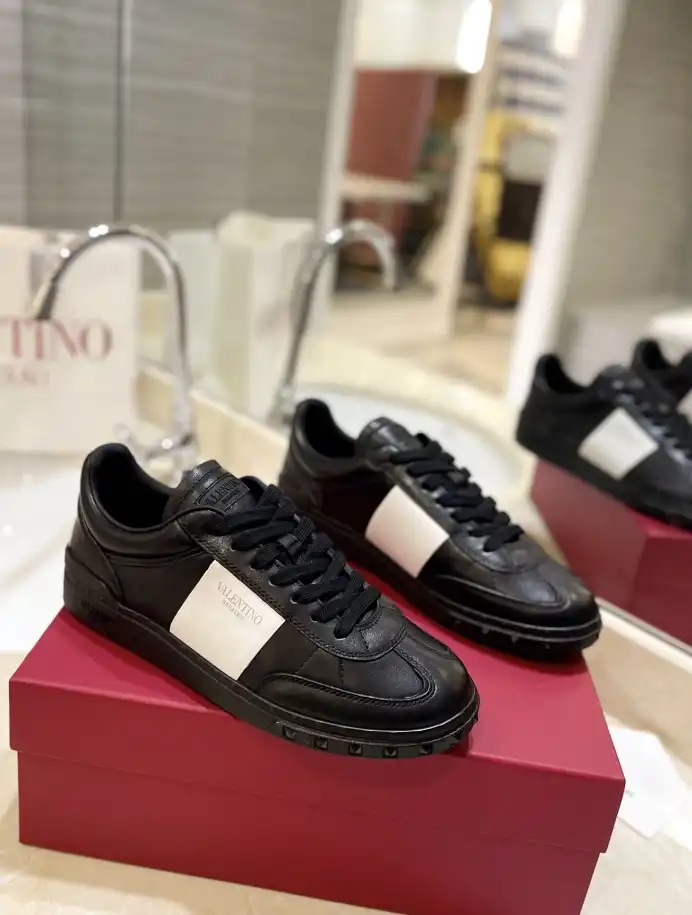 hype Valentino Sneakers