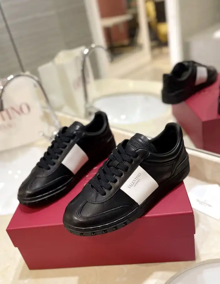 hype Valentino Sneakers