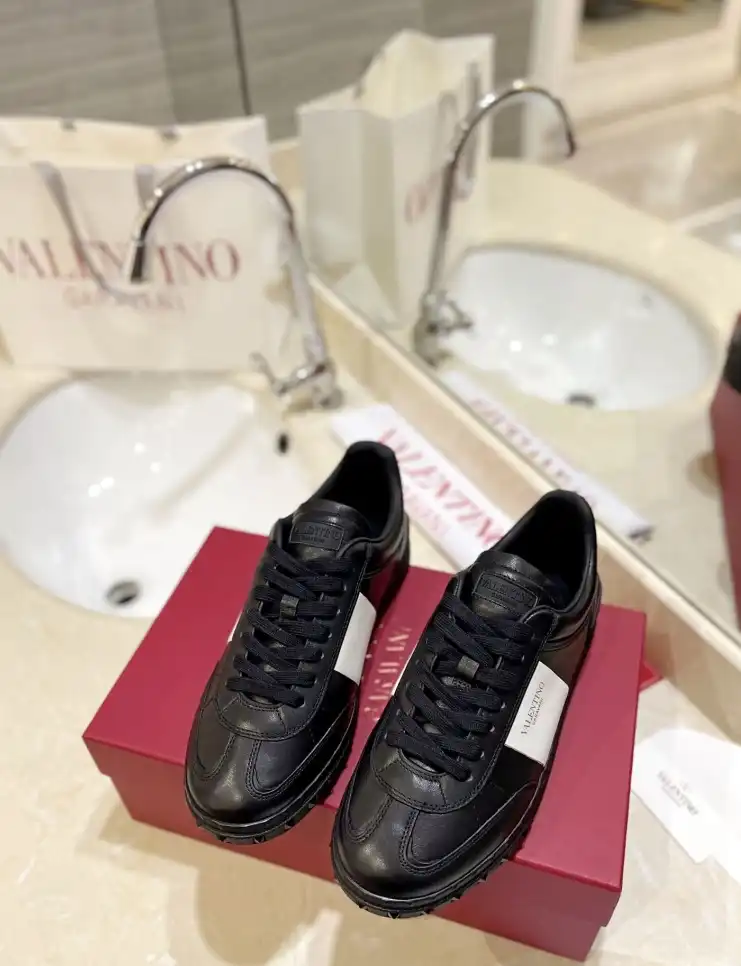 hype Valentino Sneakers