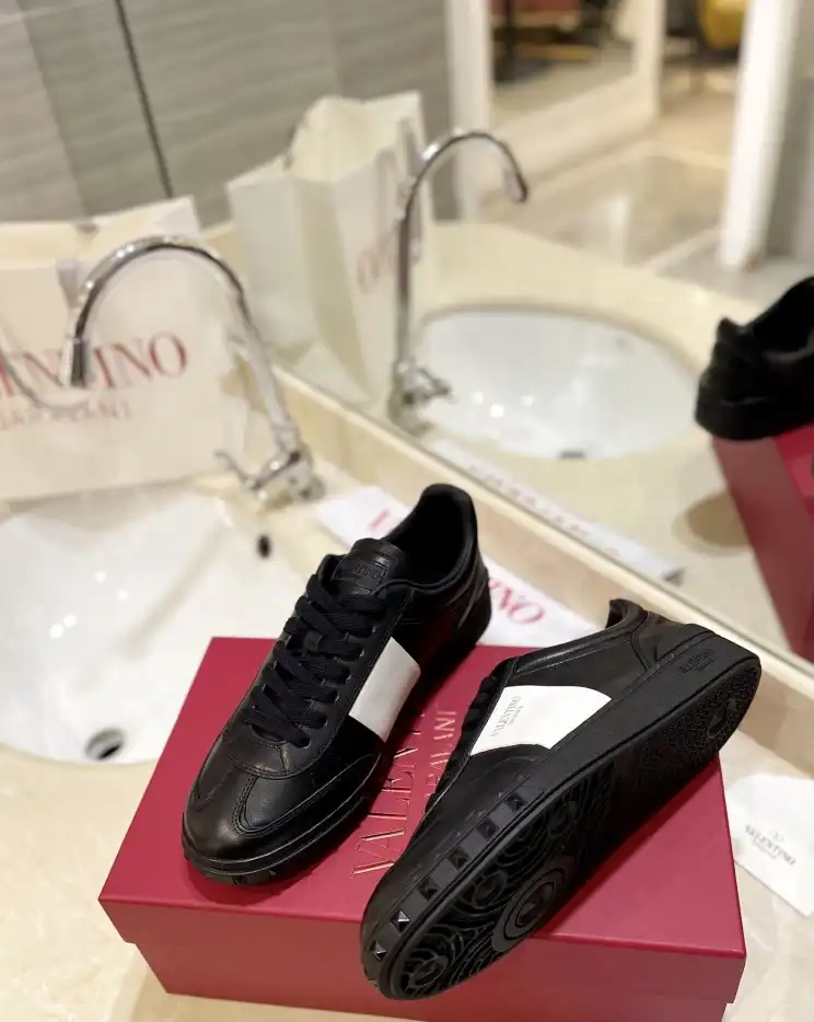 hype Valentino Sneakers