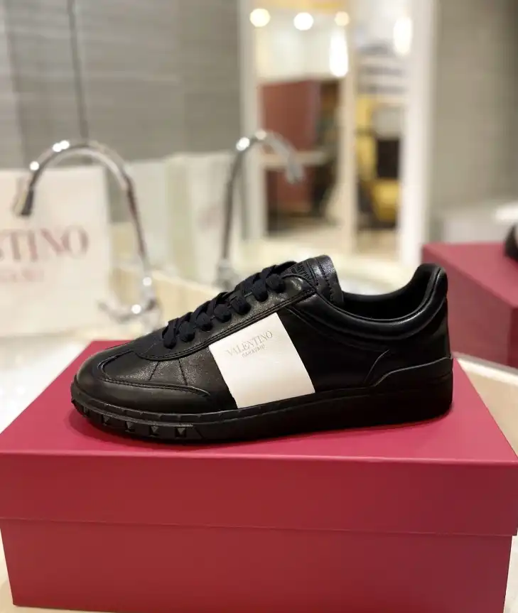 hype Valentino Sneakers