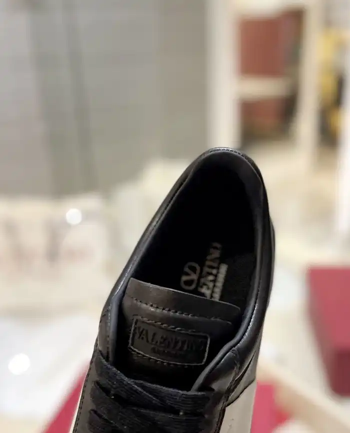 hype Valentino Sneakers