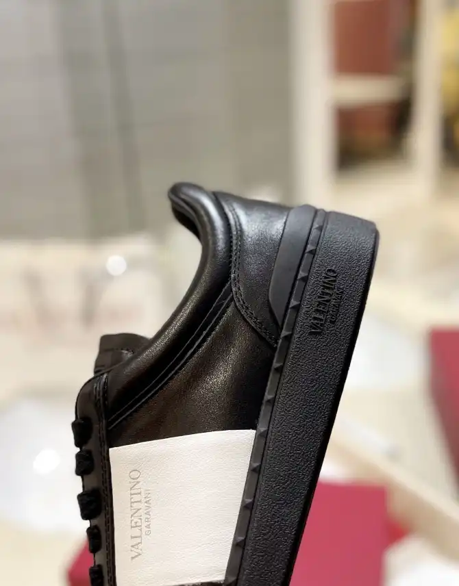 hype Valentino Sneakers