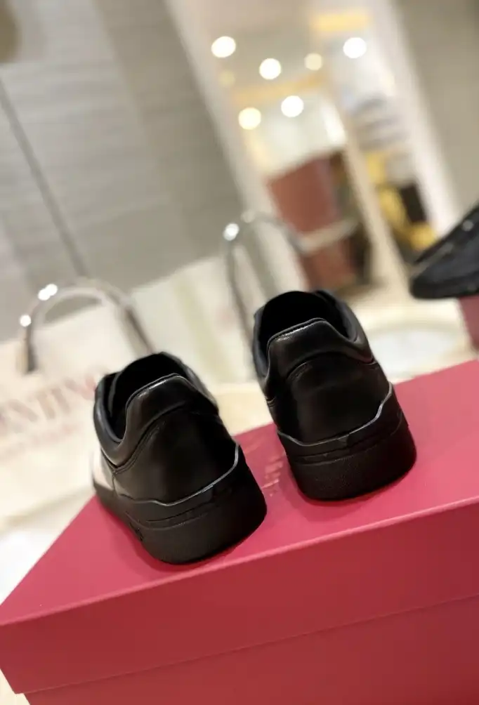 hype Valentino Sneakers