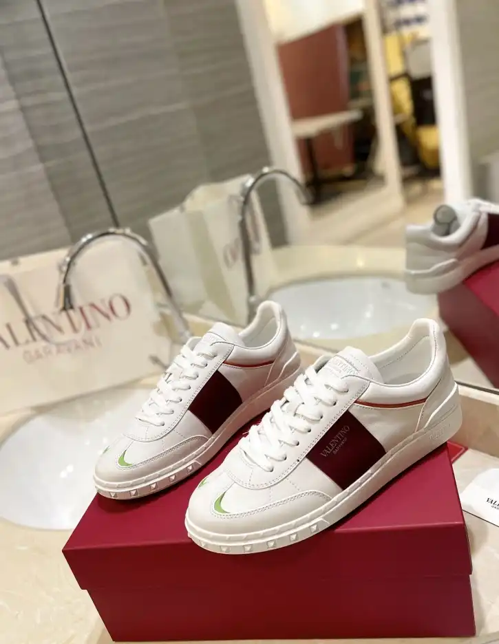 hype Valentino Sneakers