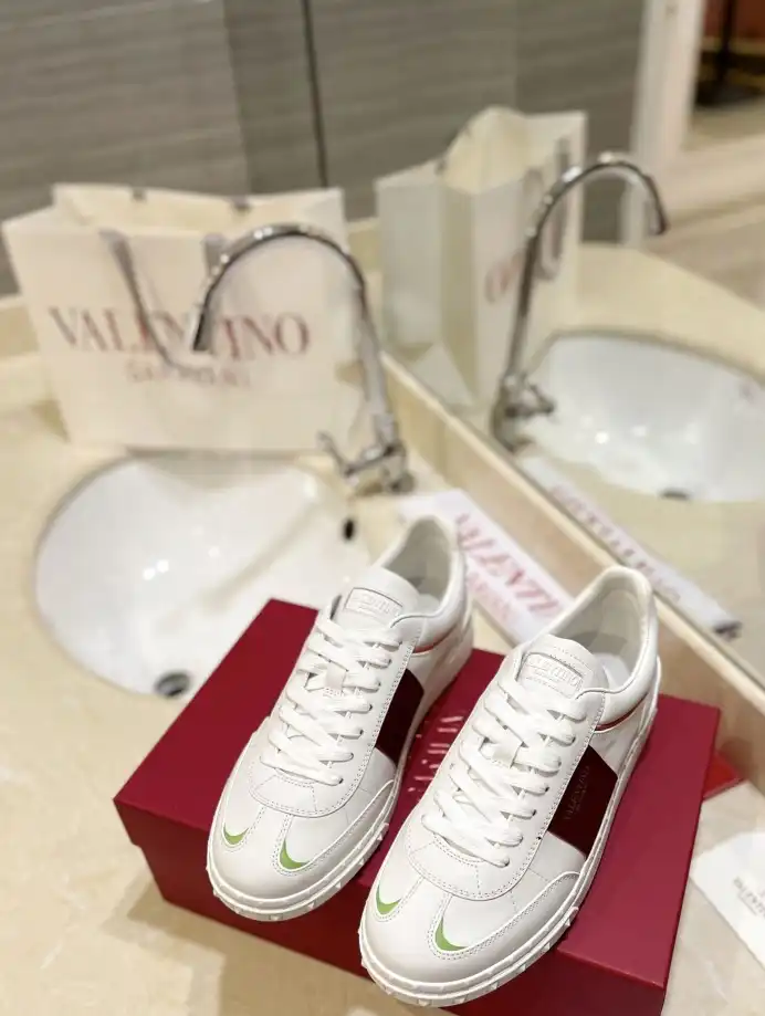 hype Valentino Sneakers