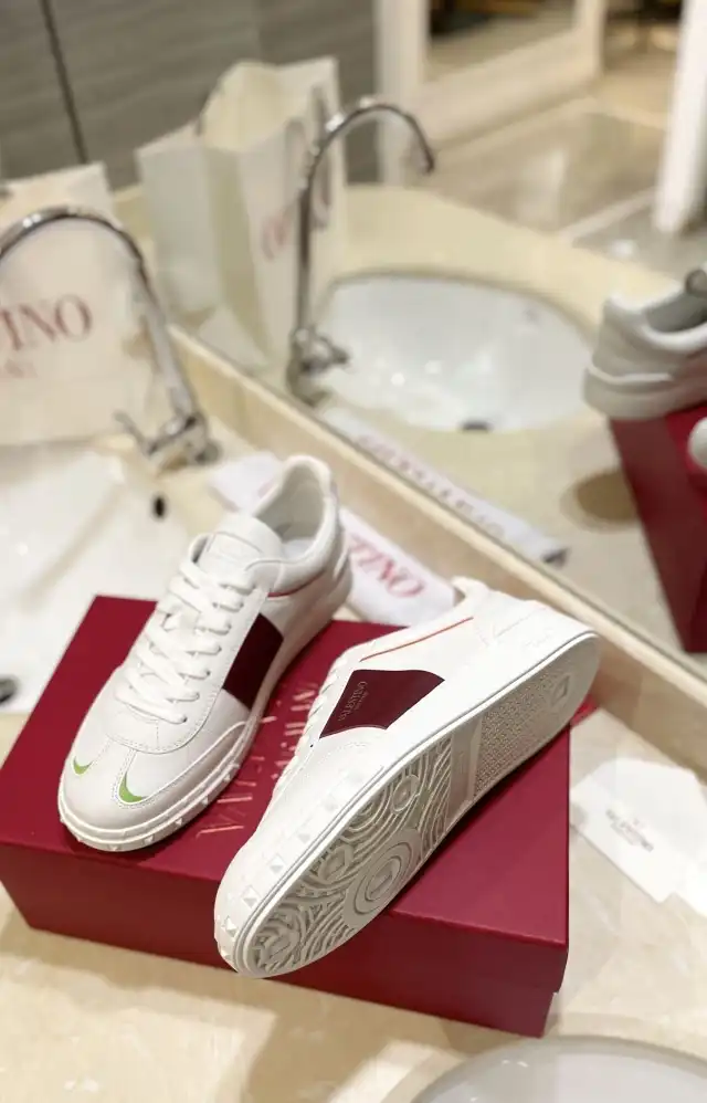 hype Valentino Sneakers