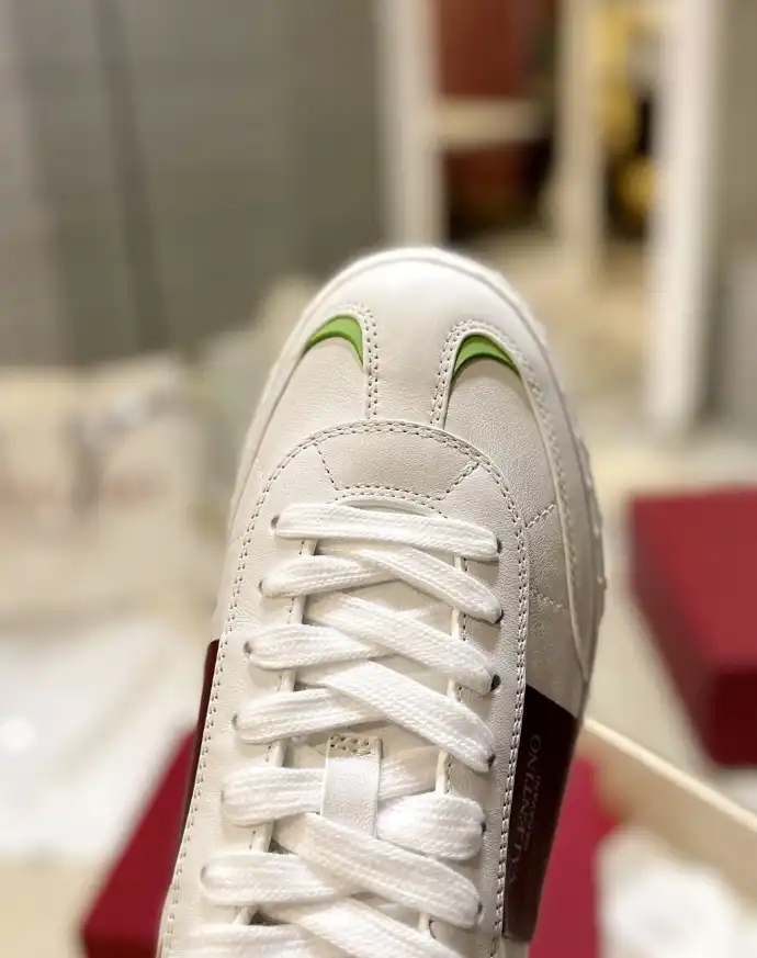 hype Valentino Sneakers