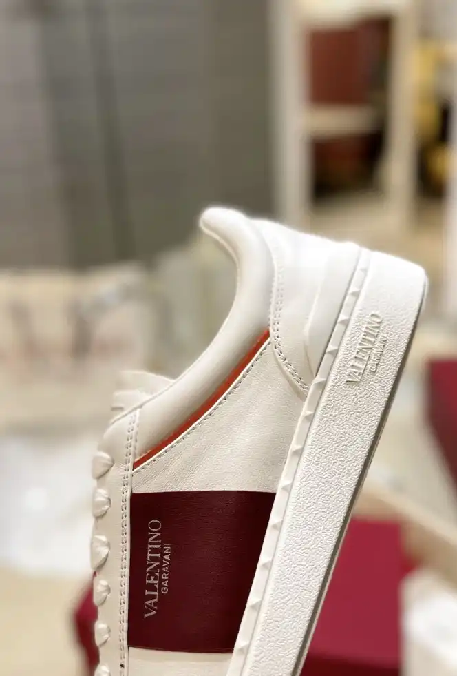 hype Valentino Sneakers