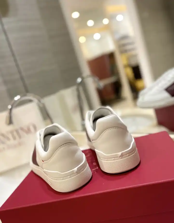 hype Valentino Sneakers