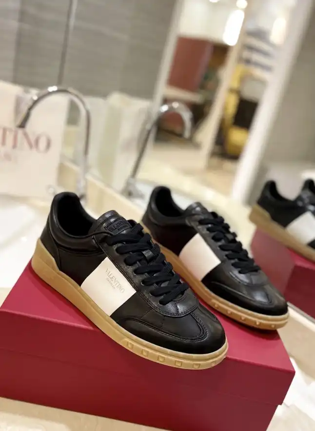 hype Valentino Sneakers