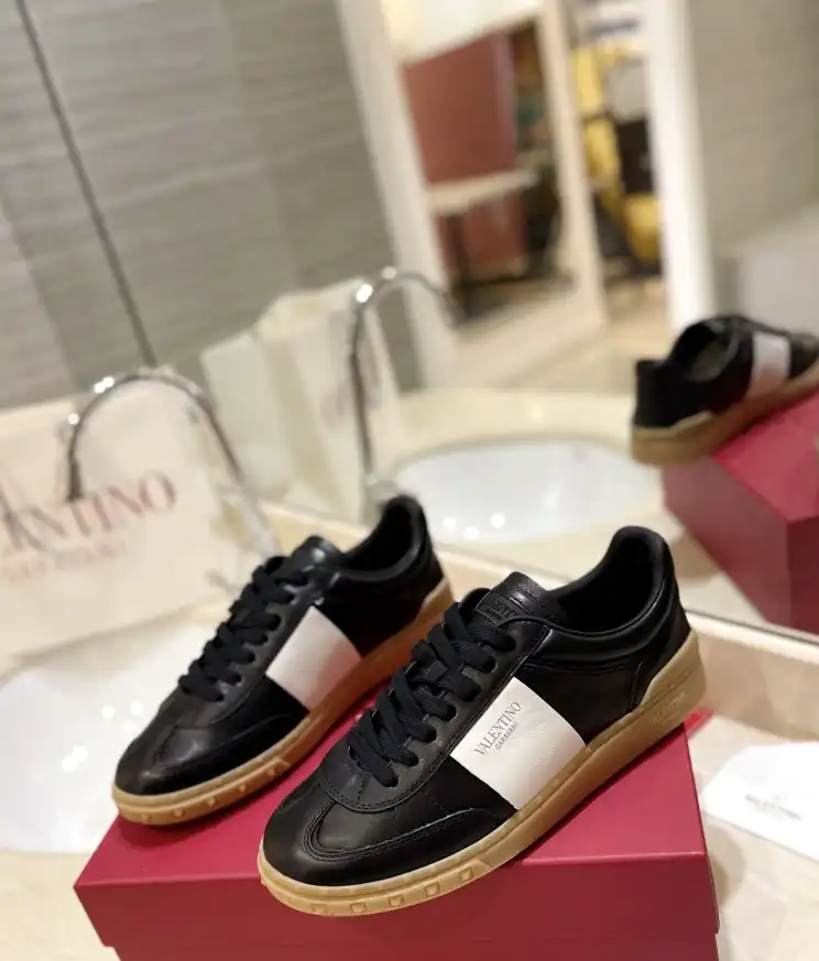 hype Valentino Sneakers