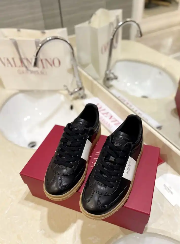 hype Valentino Sneakers