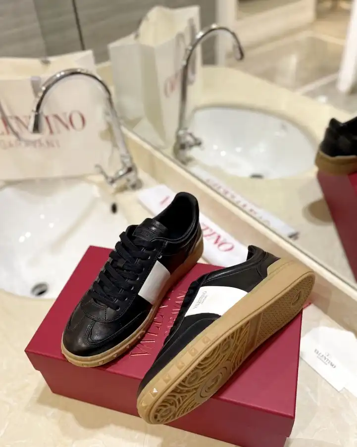 hype Valentino Sneakers