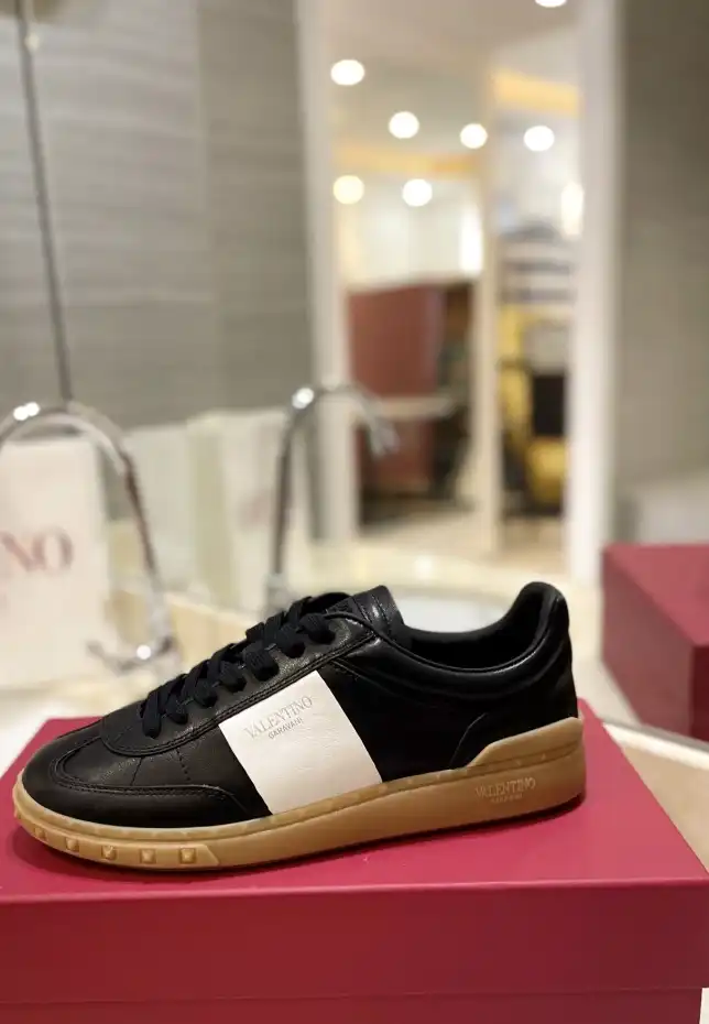 hype Valentino Sneakers