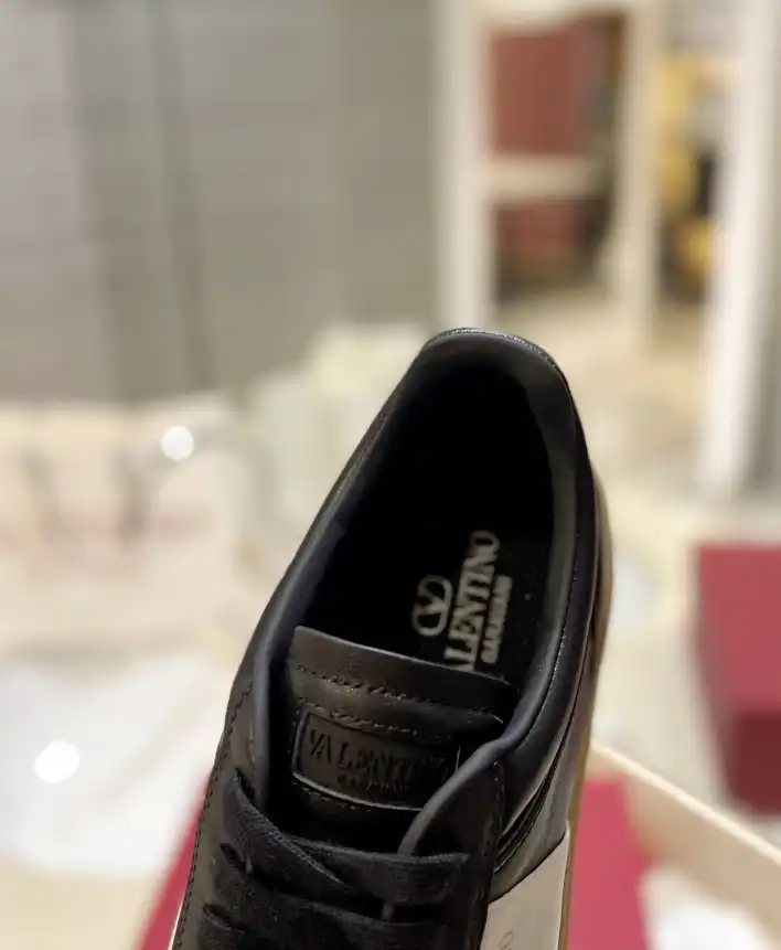 hype Valentino Sneakers