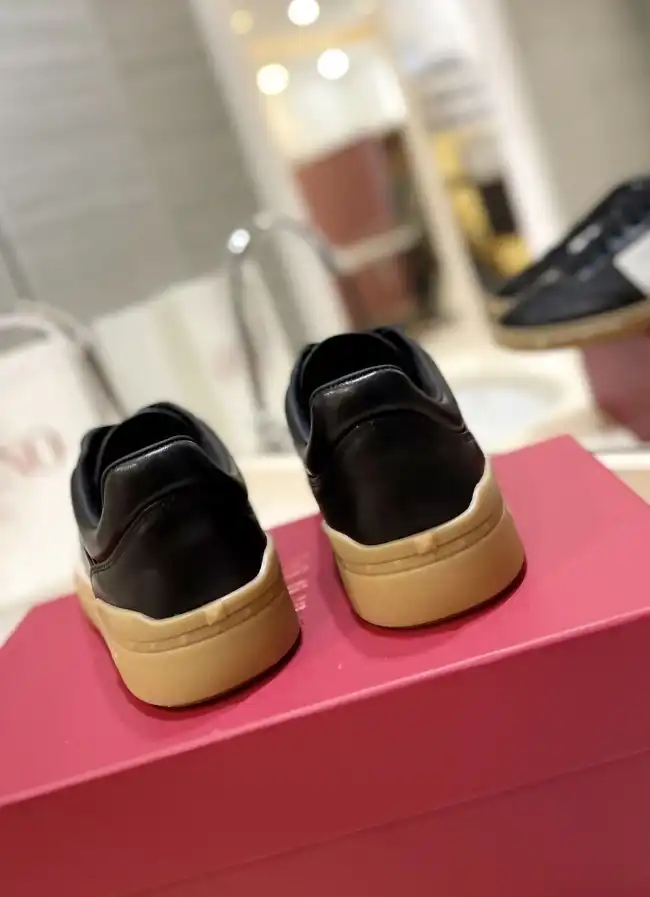 hype Valentino Sneakers