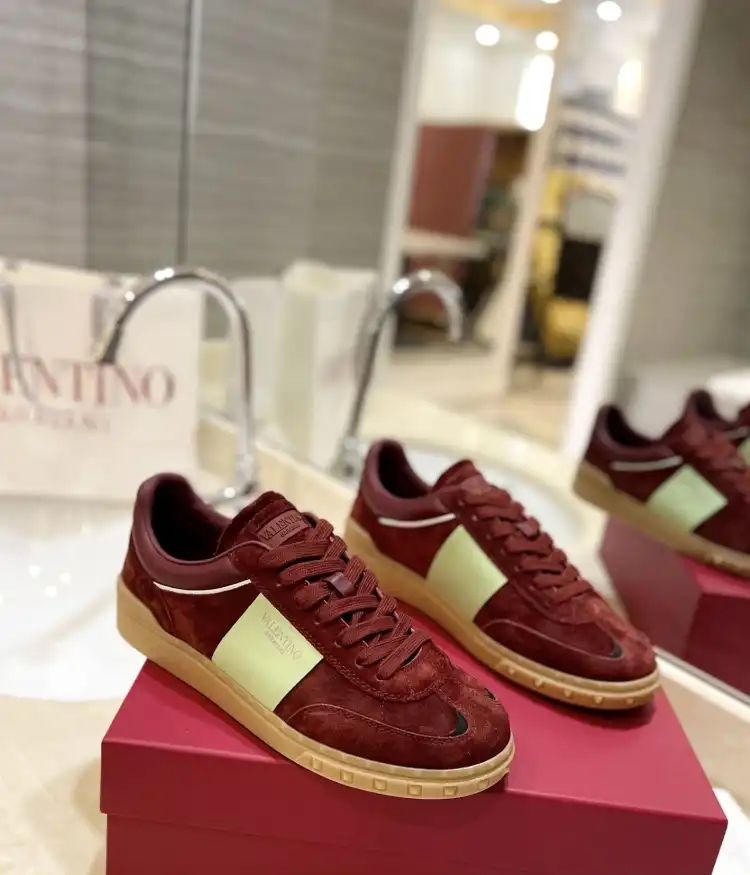 hype Valentino Sneakers