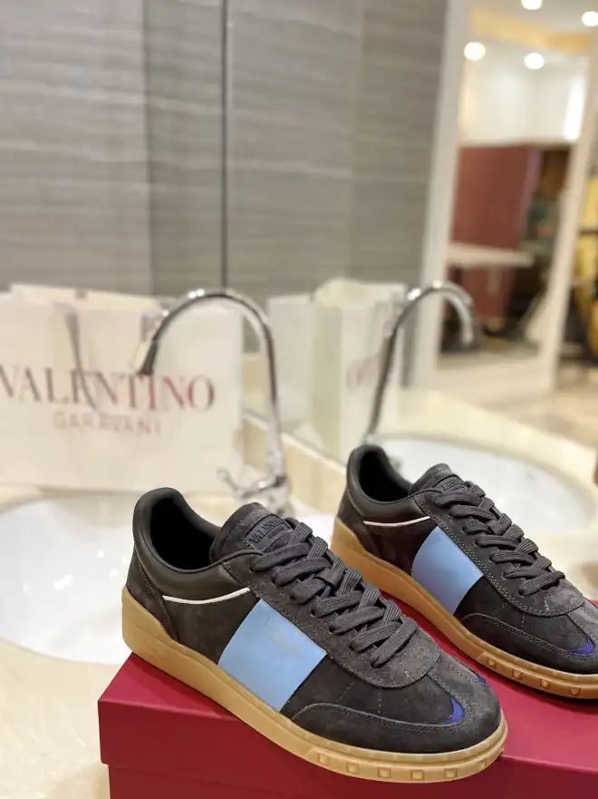 hype Valentino Sneakers