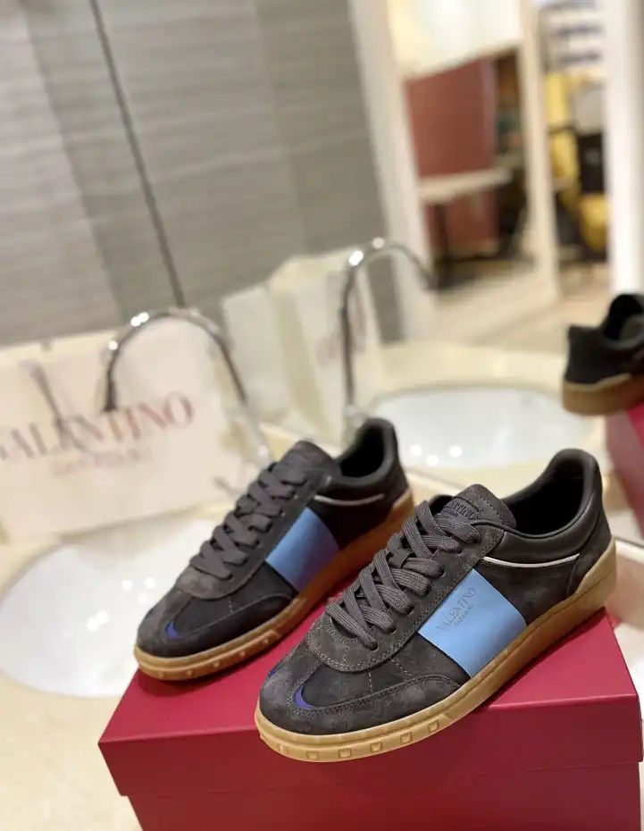 hype Valentino Sneakers