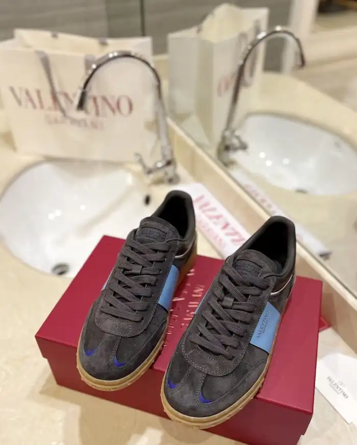 hype Valentino Sneakers