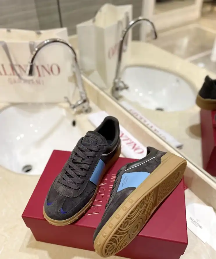 hype Valentino Sneakers