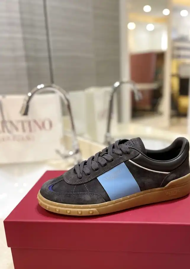 hype Valentino Sneakers