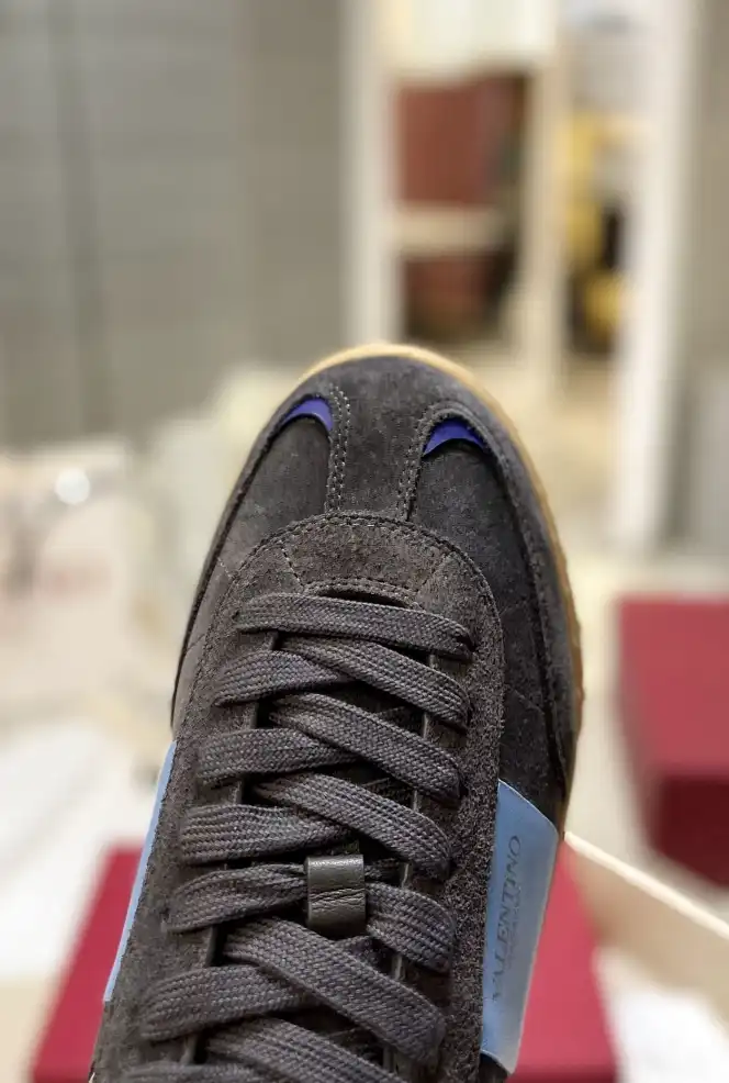 hype Valentino Sneakers