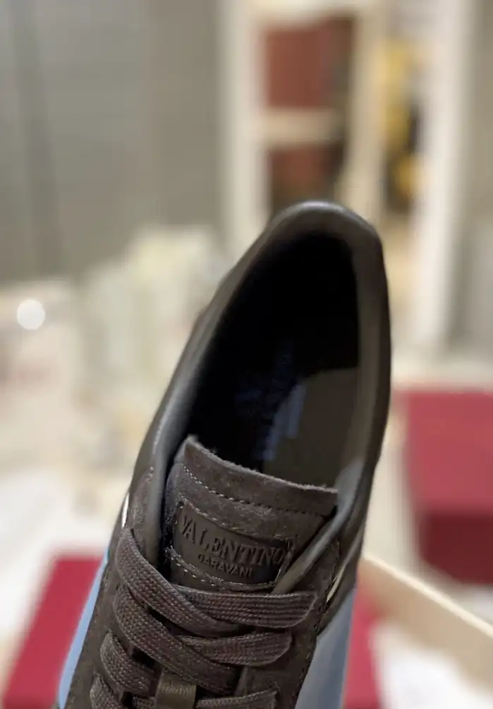 hype Valentino Sneakers