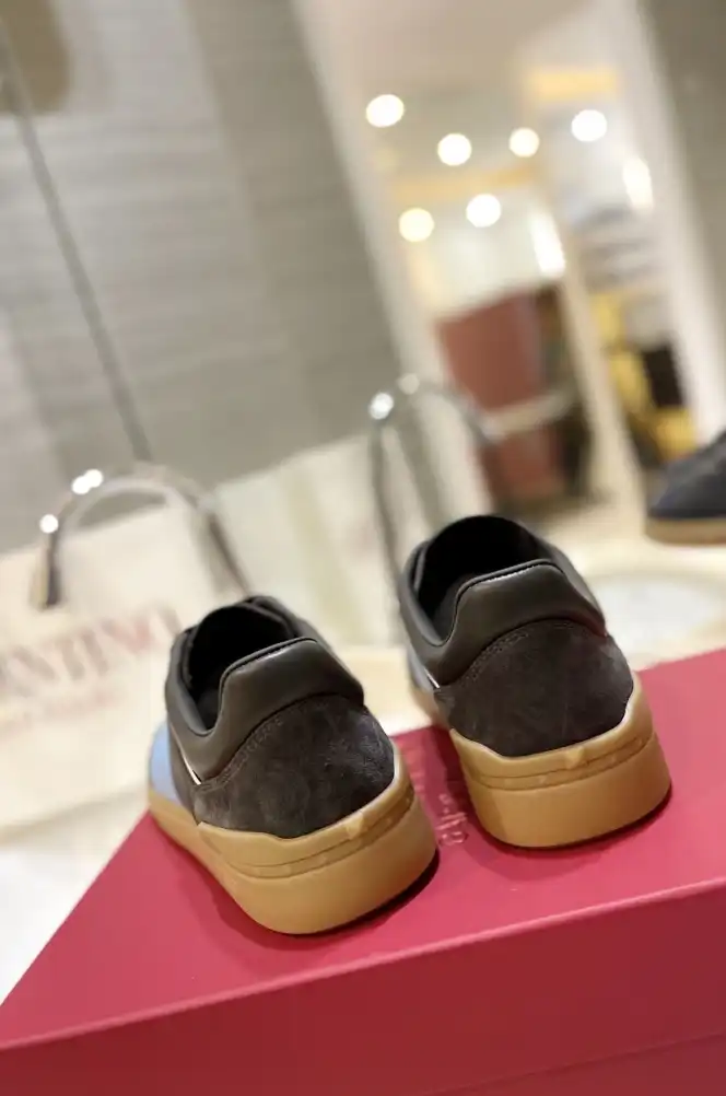 hype Valentino Sneakers