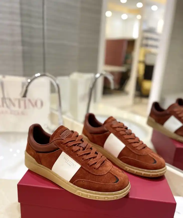 hype Valentino Sneakers