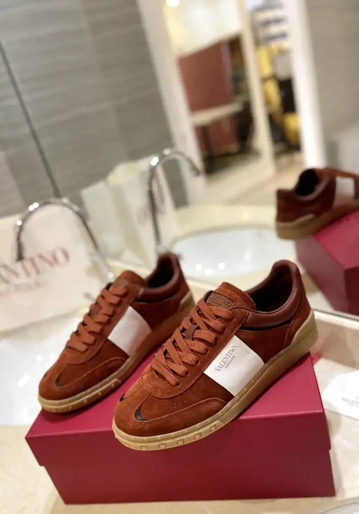 hype Valentino Sneakers