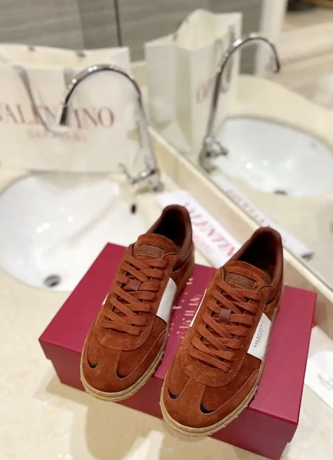 hype Valentino Sneakers