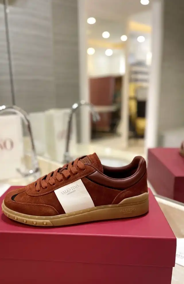 hype Valentino Sneakers