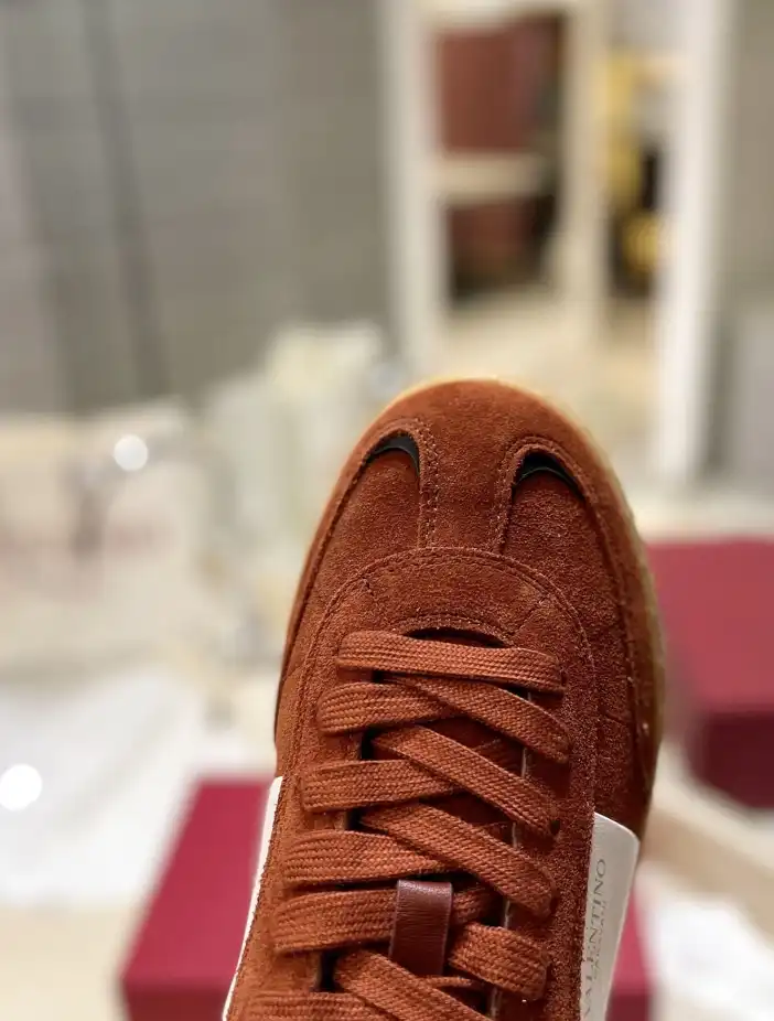 hype Valentino Sneakers