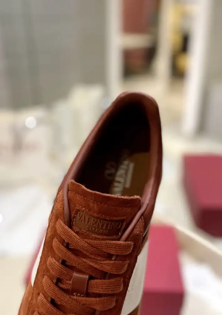 hype Valentino Sneakers