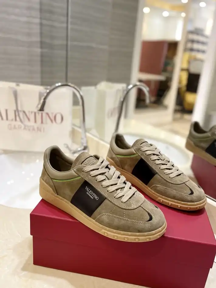 hype Valentino Sneakers