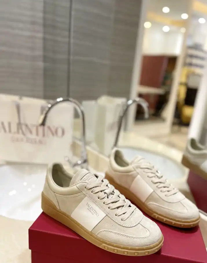 hype Valentino Sneakers