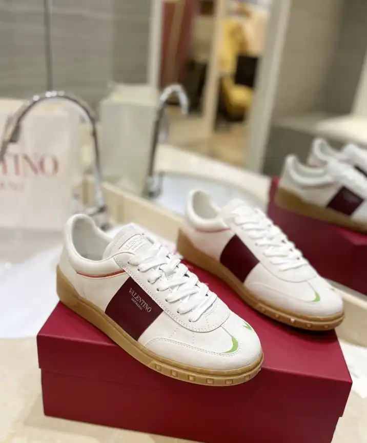 hype Valentino Sneakers