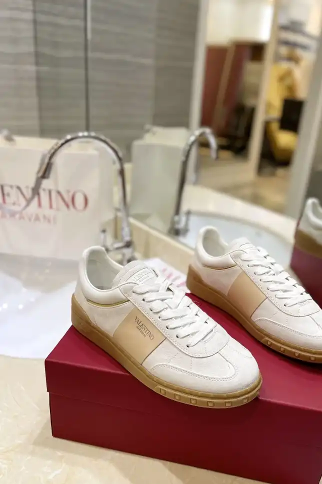 hype Valentino Sneakers