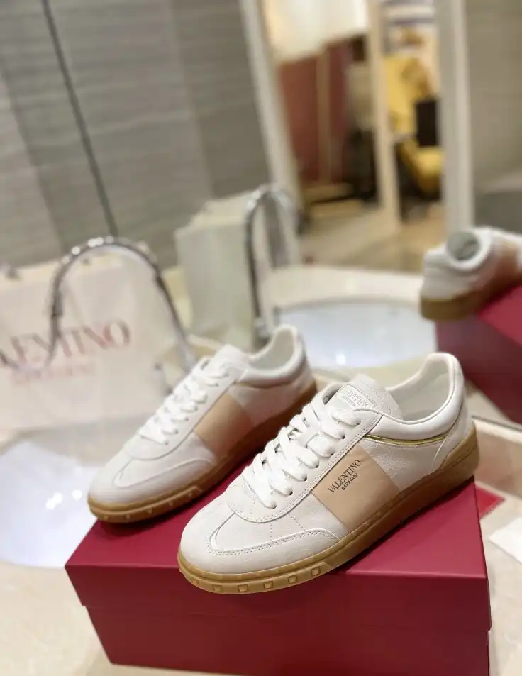 hype Valentino Sneakers