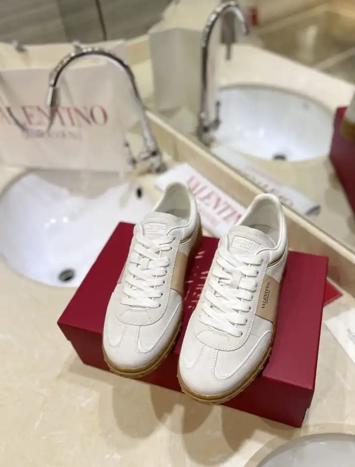 hype Valentino Sneakers