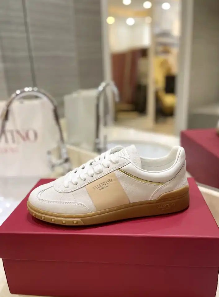 hype Valentino Sneakers