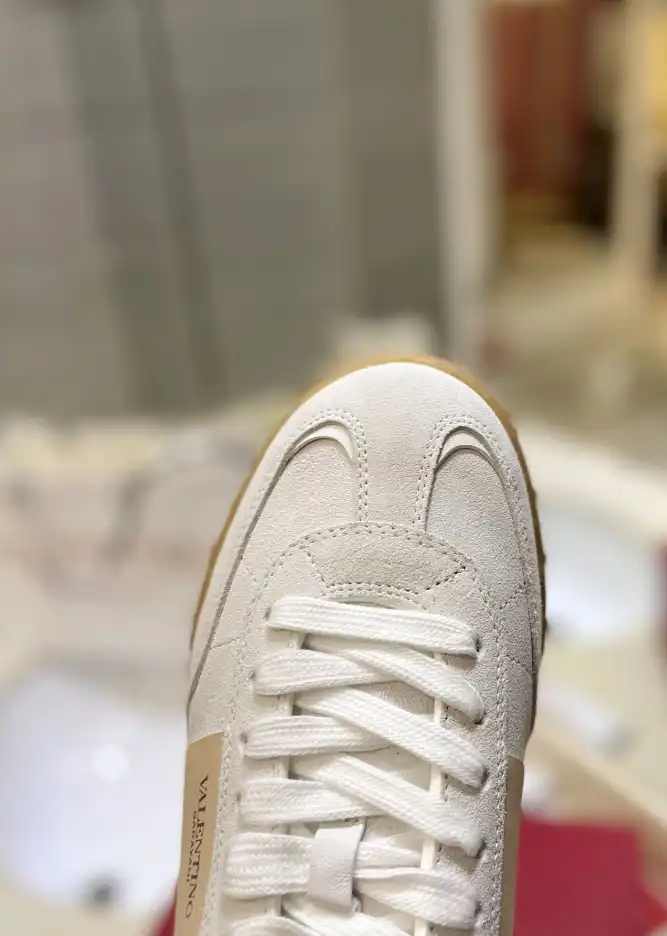 hype Valentino Sneakers