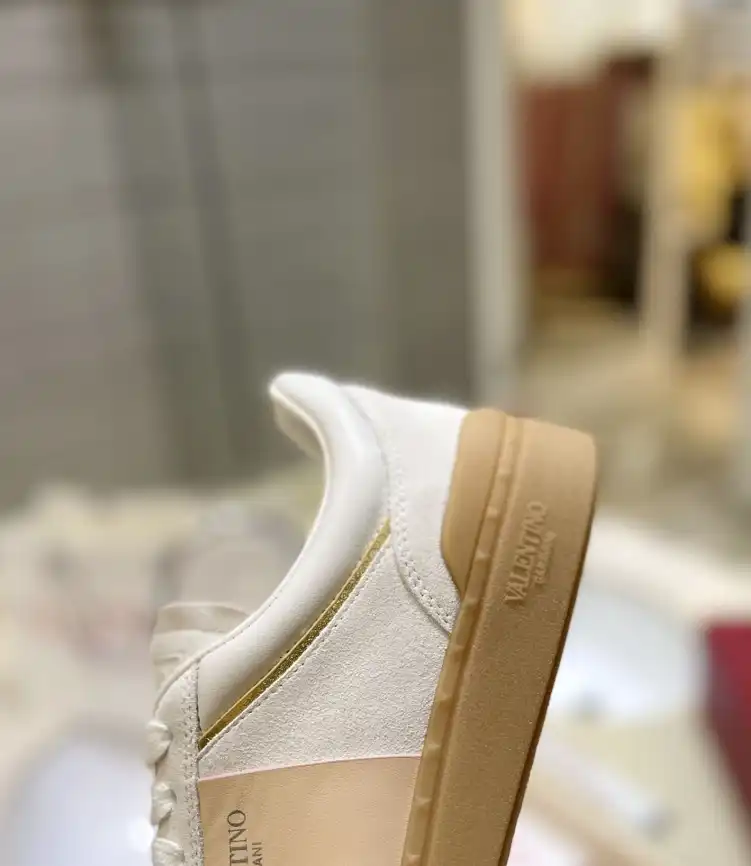 hype Valentino Sneakers