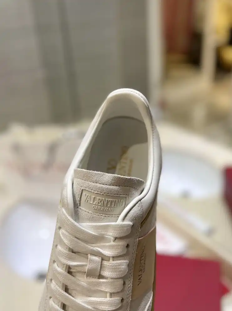 hype Valentino Sneakers