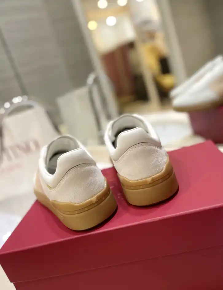 hype Valentino Sneakers