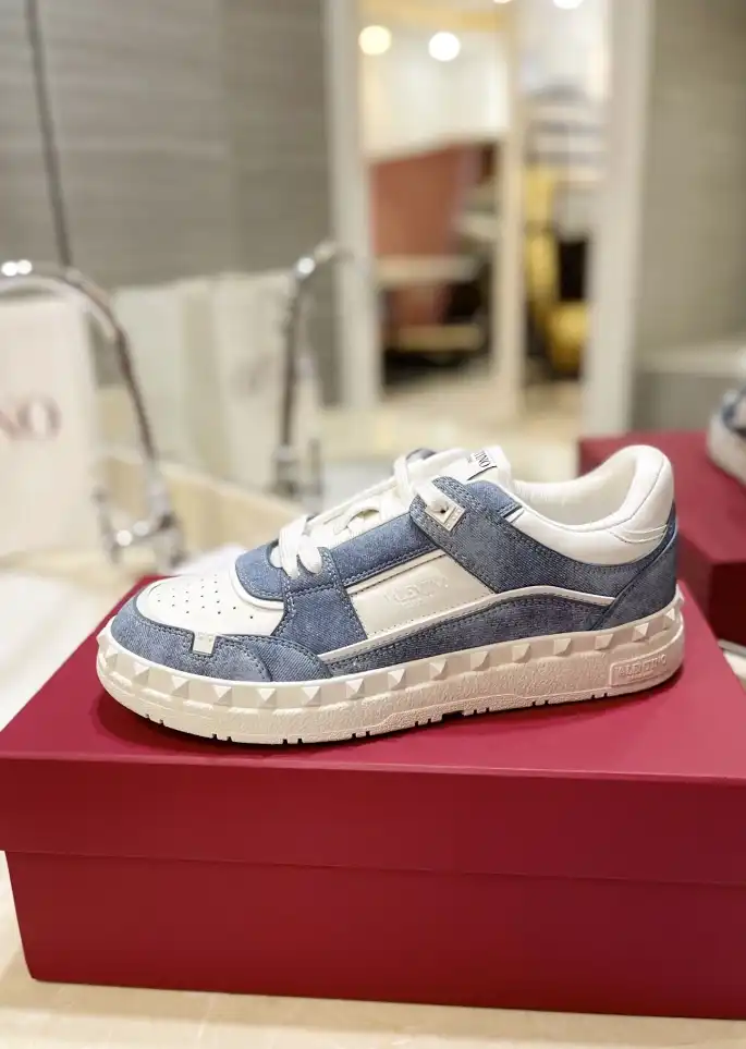 hype Valentino Sneakers